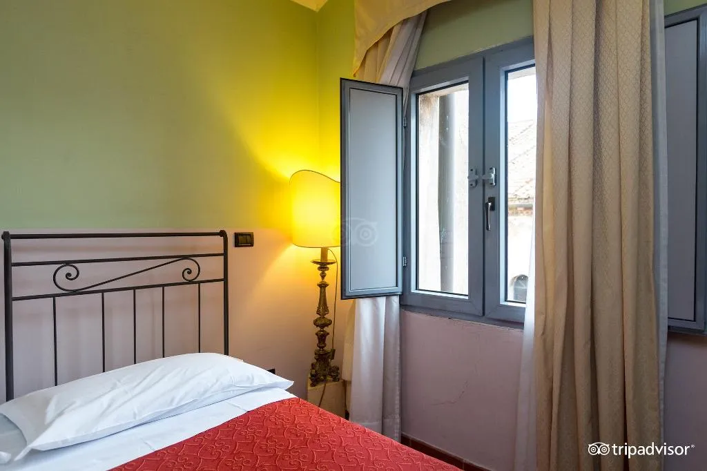 SINGLE STANDARD Room, Domus Sessoriana, Naples