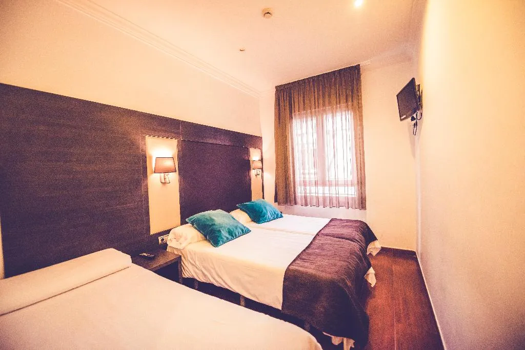 TRIPLE STANDARD Room, Hostal Sol Los Angeles, Madrid