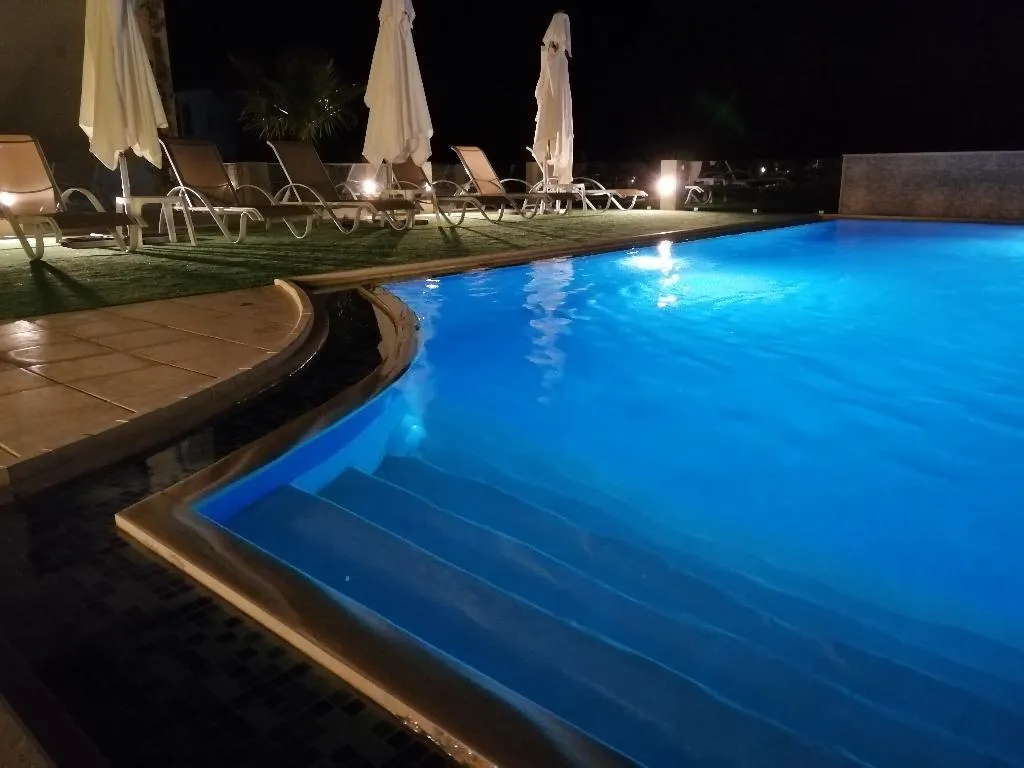 Pool, Carisa Maleme, Crete