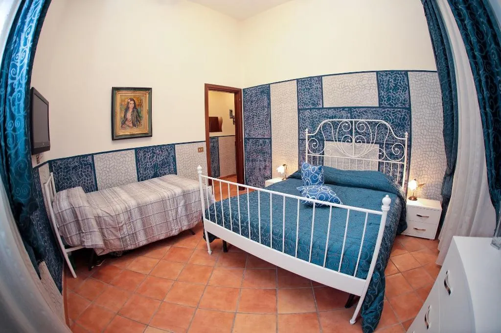 Room, Residence Confalone, Naples