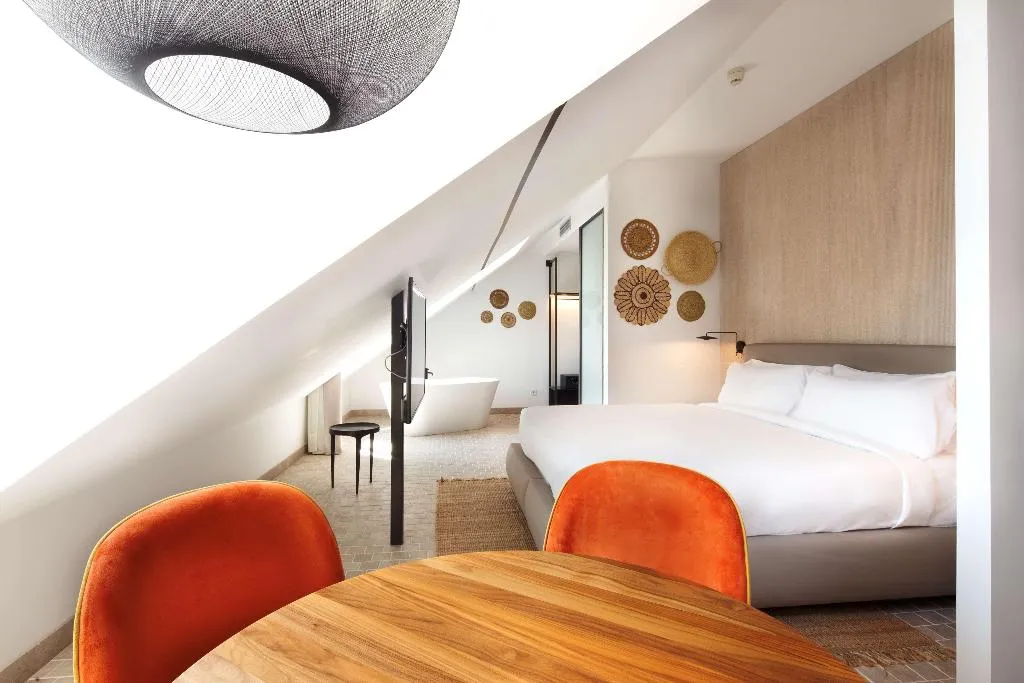 Room, Atocha Hotel Madrid, Tapestry Collection by Hilton, Madrid