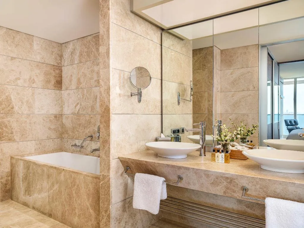 DOUBLE EXECUTIVE KING BED Room, Swissotel Buyuk Efes Izmir, Izmir