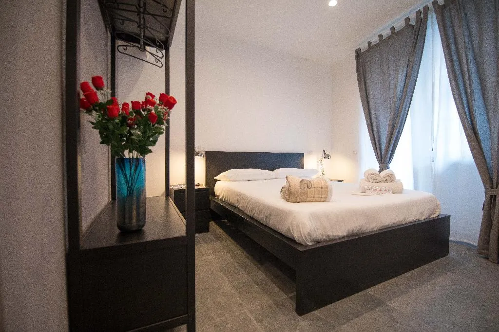 DOUBLE BUSINESS Room, Quattro Briganti, Naples