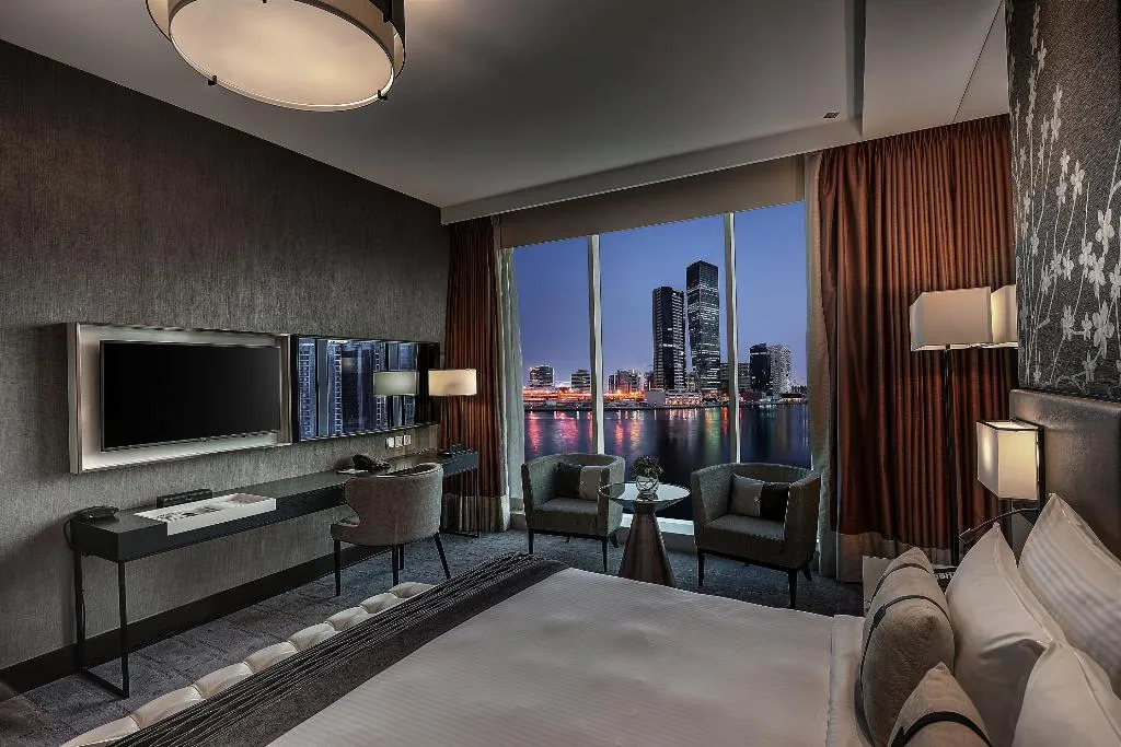 SUITE DELUXE Room, Pullman Dubai Downtown, Dubai