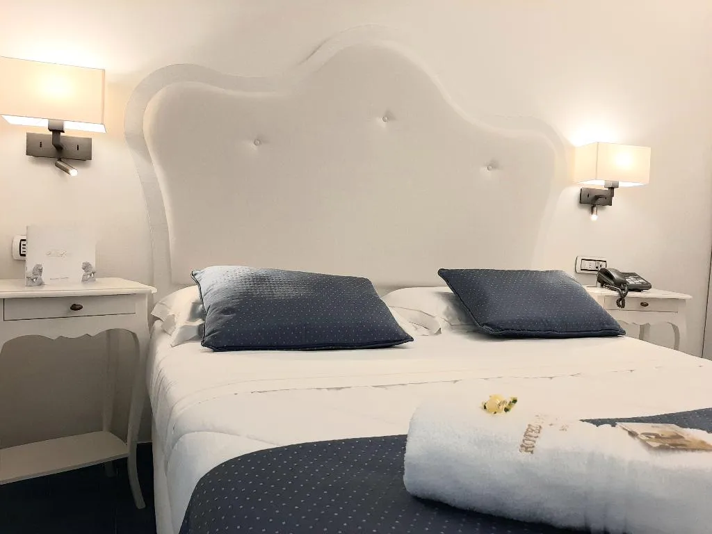 Double or Twin CLASSIC Room, Hotel Santa Lucia, Naples