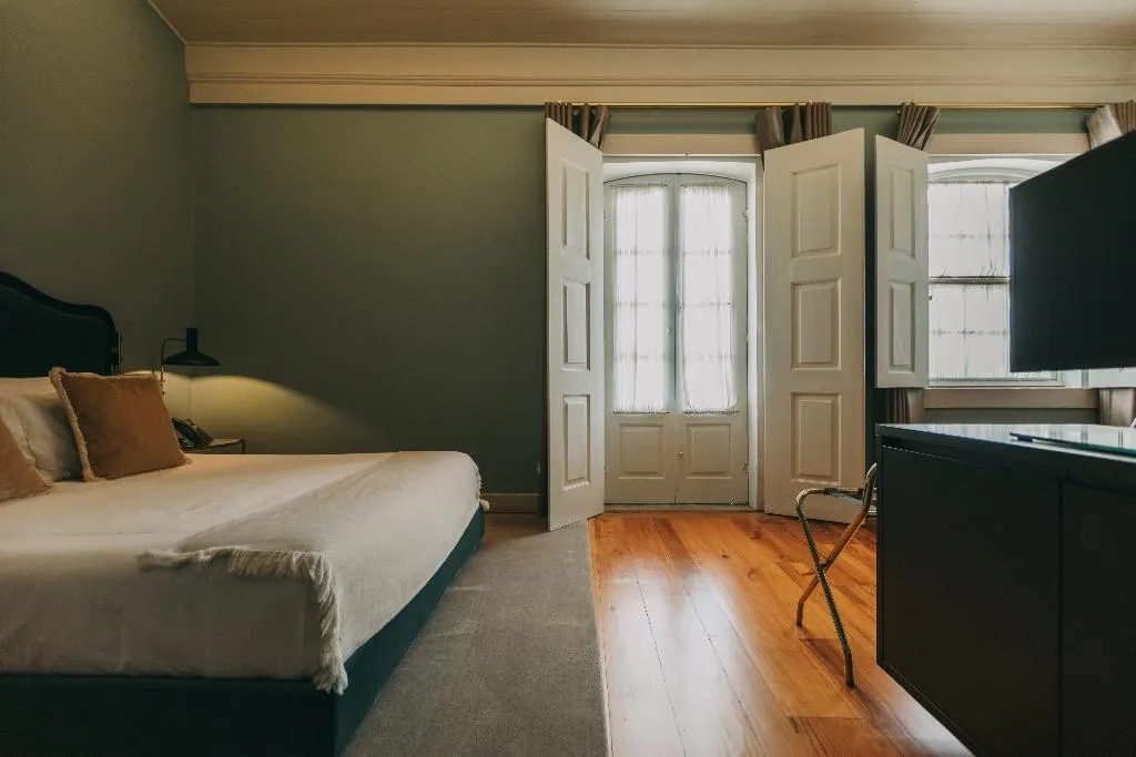 JUNIOR SUITE ONE BED Room, Torel Royal Court, Porto