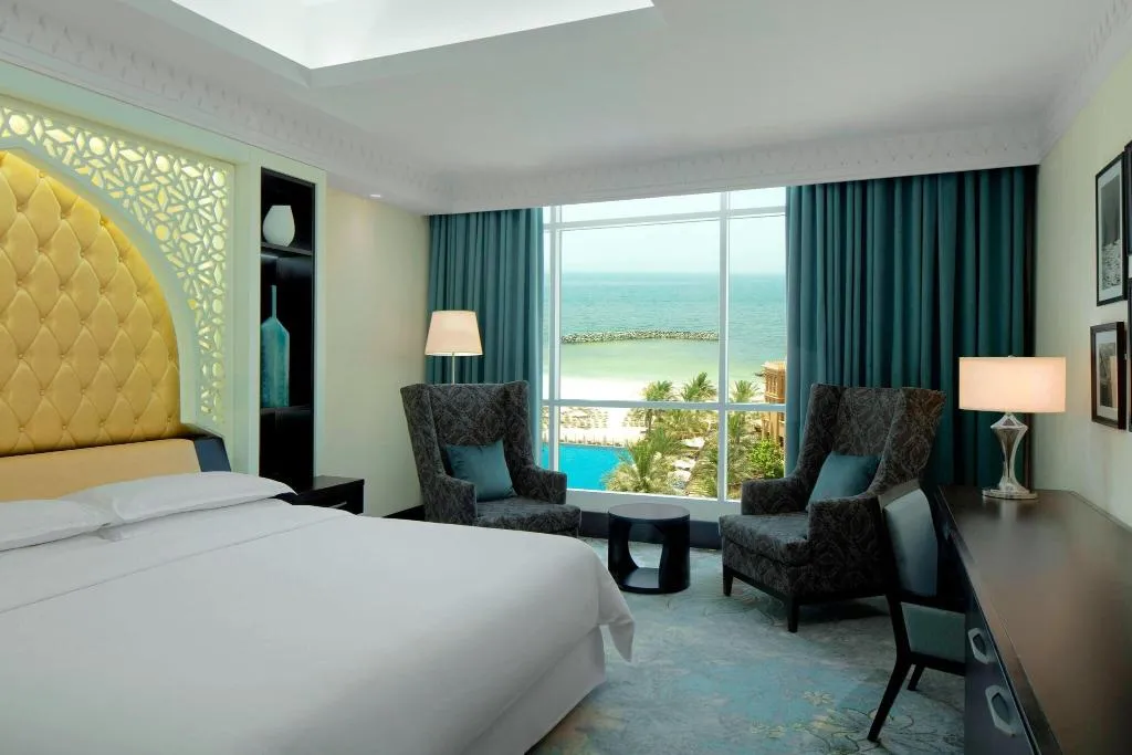 Room, Sheraton Sharjah Beach Resort & Spa, Dubai