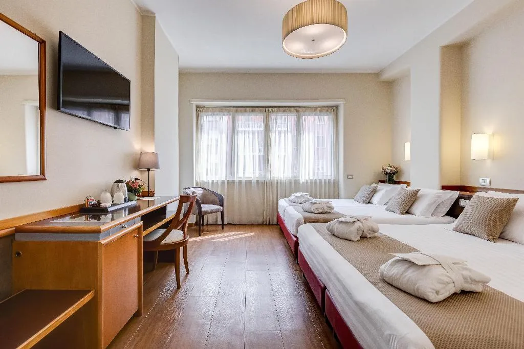 TRIPLE QUEEN SIZE BED Room, Best Western Hotel Piccadilly, Naples