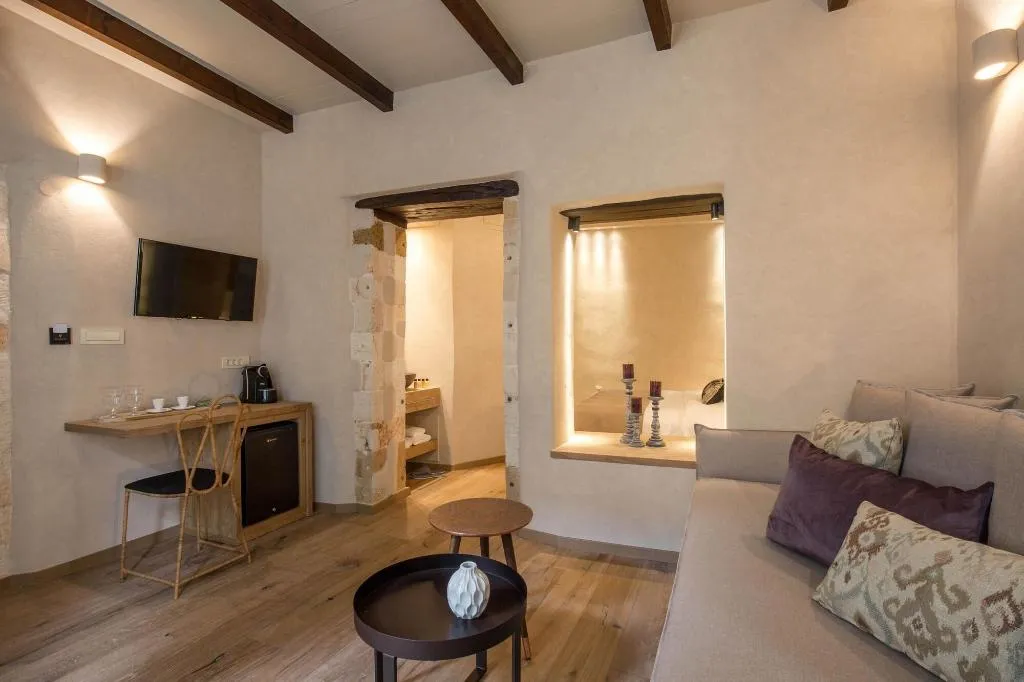 Room, J&G Suites, Crete