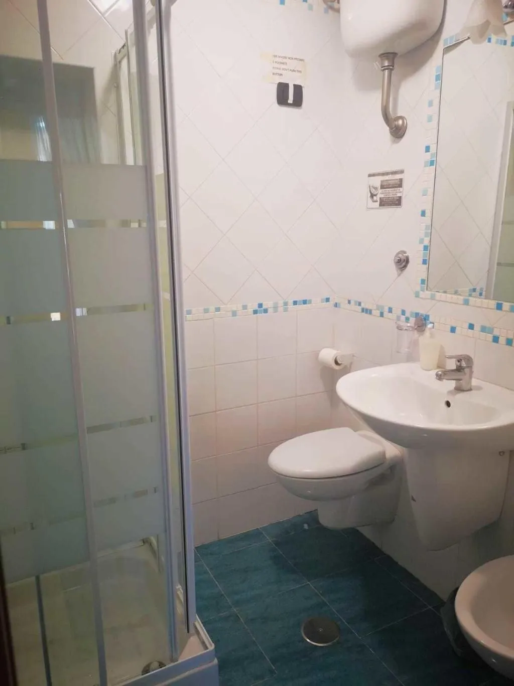 Room, Bed And Breakfast Medea, Naples