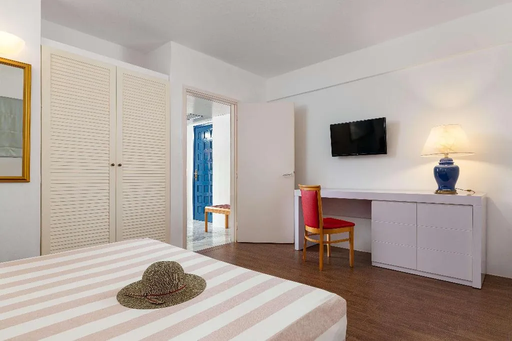 Room, Dionysos, Rhodes