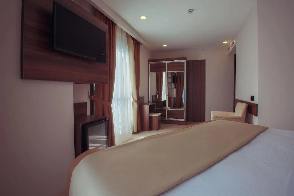 Room, Paris prestige, Izmir
