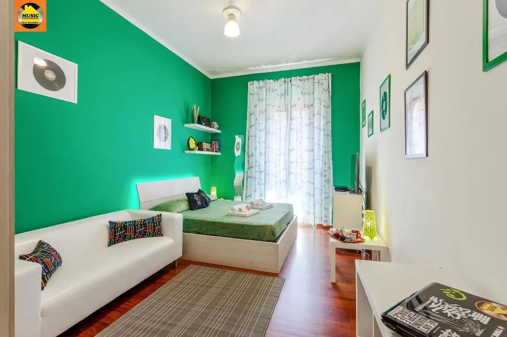 Room, Music Guesthouse Bed And Breakfast, Naples