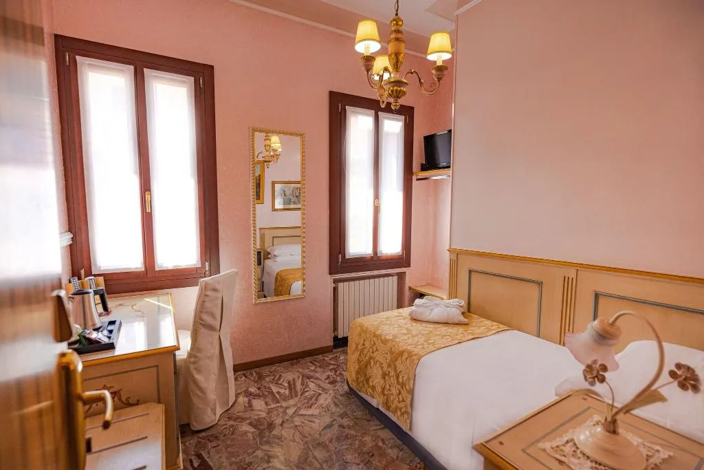 Room, Al Piave, Venice