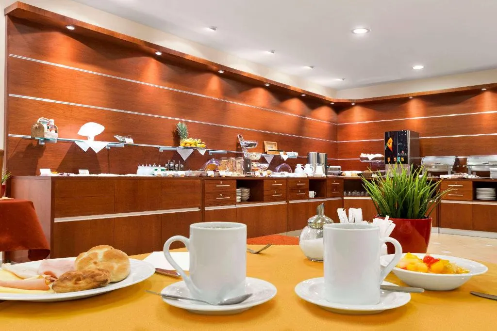 Restaurant, Ramada Airport Prague, Prague