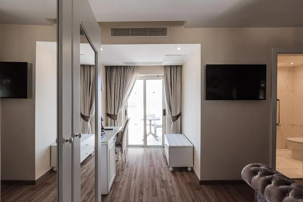 Double or Twin DELUXE SEA VIEW Room, Osborne Hotel, Malta
