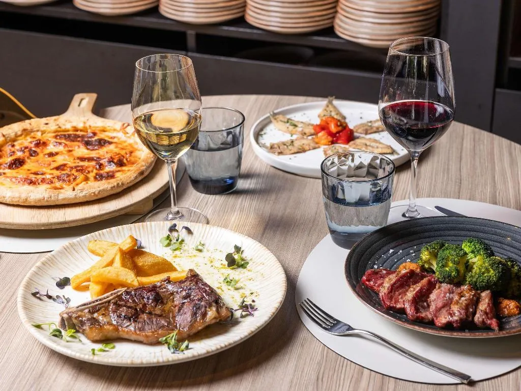 Restaurant, Novotel Barcelona Cornella, Barcelona