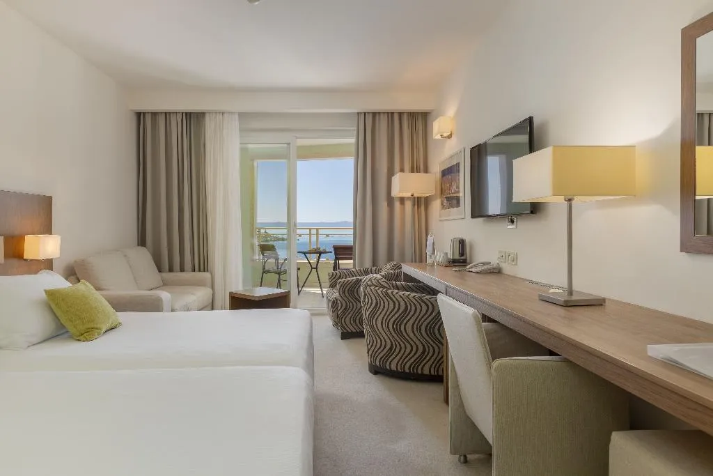 DOUBLE SUPERIOR WITH BALCONY Room, Park, Split