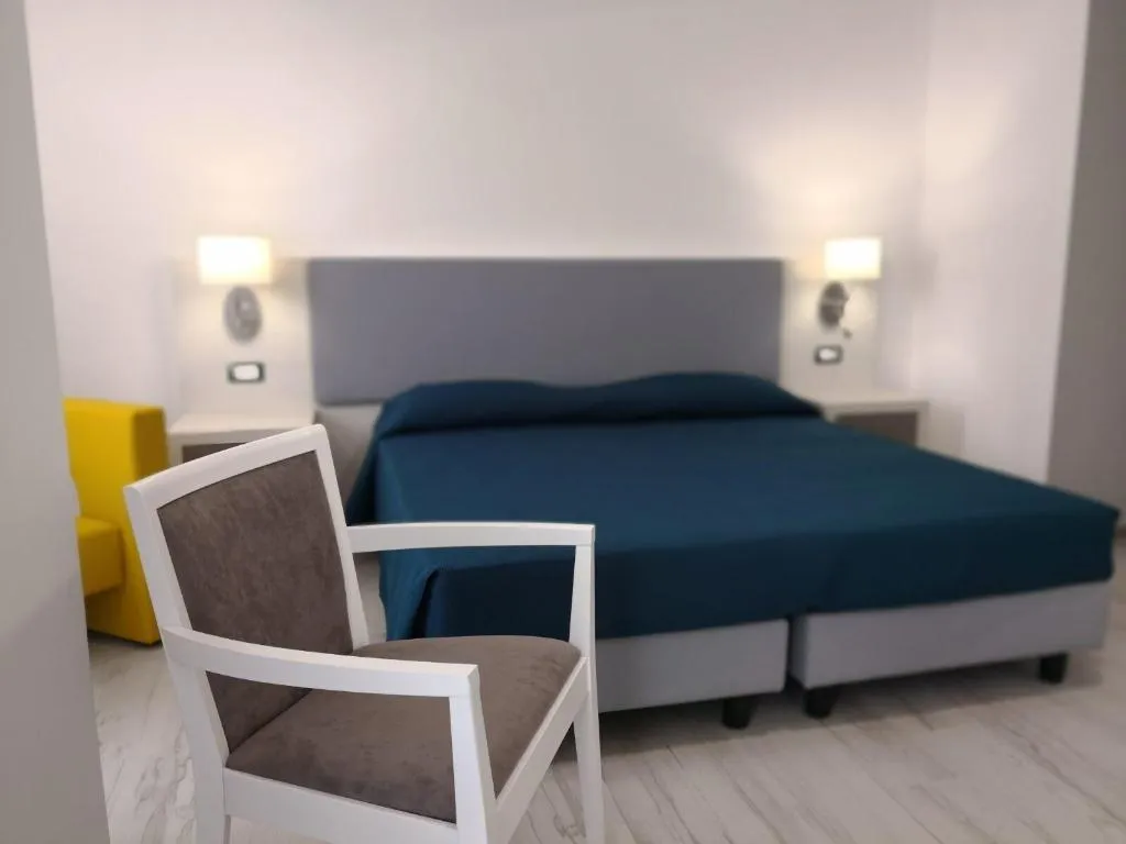 Room, Grand Hotel Del Lago, Palermo