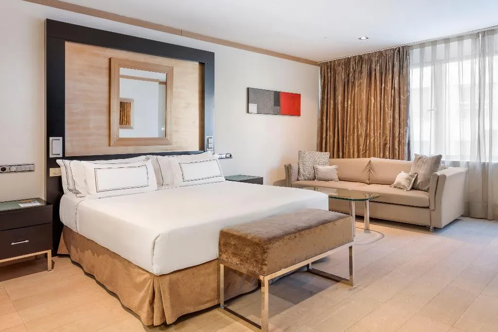 FAMILY ROOM STANDARD Room, Melia Madrid Princesa, Madrid