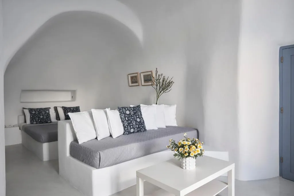 SUITE WITH JACUZZI Room, Fava Eco Suites, Santorini