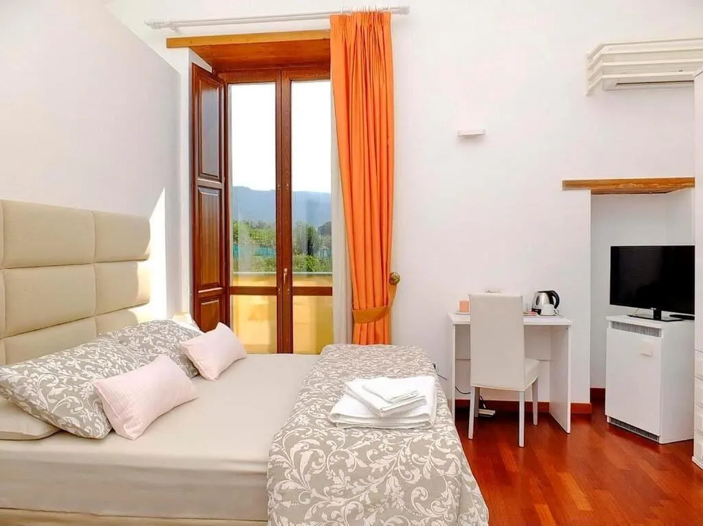 Room, B B Villa Elisa, Naples