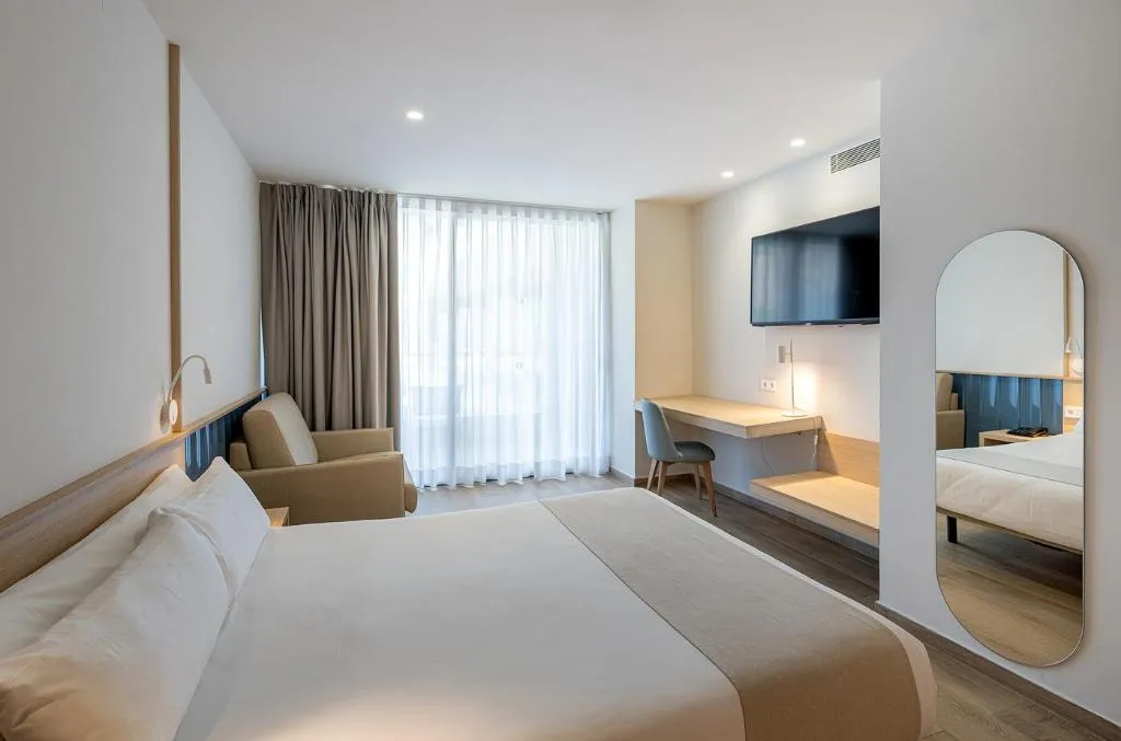 TRIPLE STANDARD Room, Port Alicante - Playa de San Juan, Costa Blanca