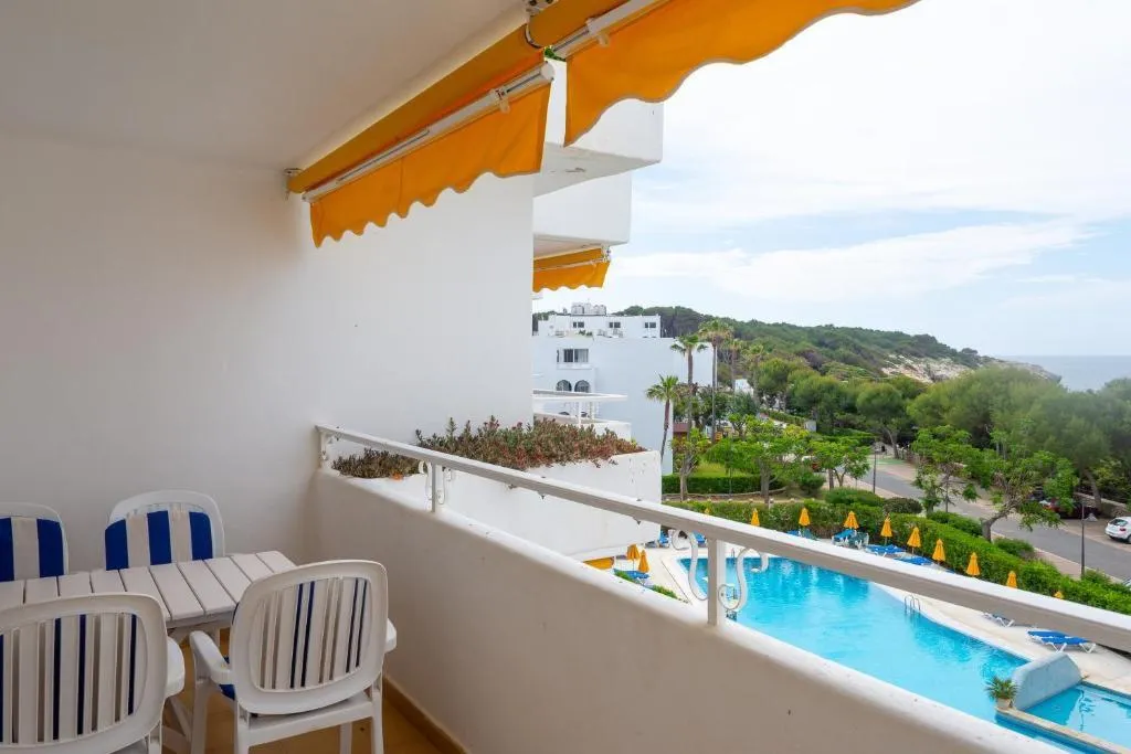 Room, Hamilton Court, Menorca