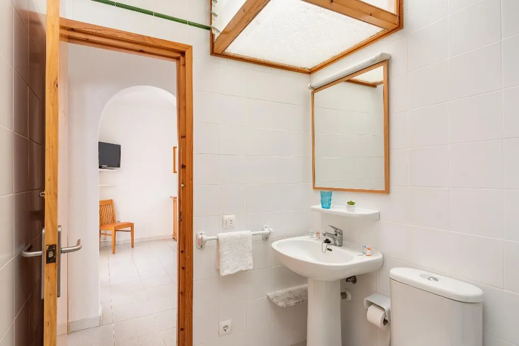 APARTMENT ONE BEDROOM ONE BATHROOM Room, Casas Menorquinas, Menorca
