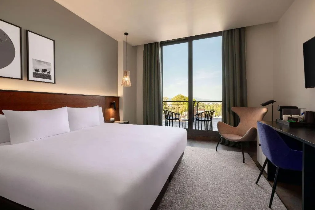 DOUBLE POOL VIEW Room, Dolce By Wyndham Barcelona Resort, Barcelona
