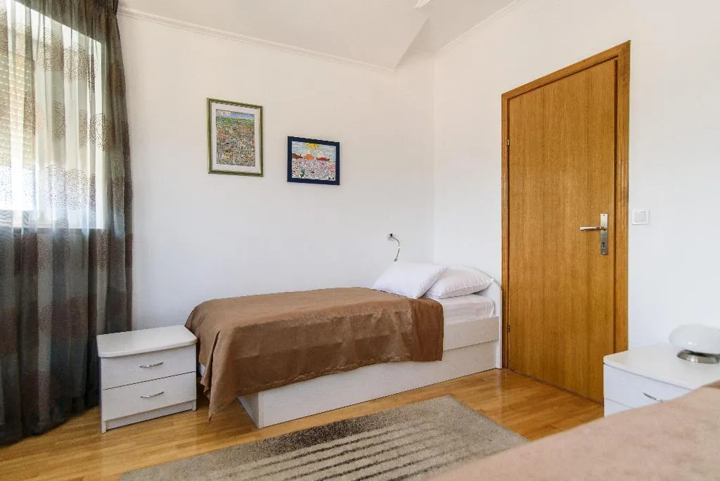 APARTMENT CAPACITY 4 TWO BEDROOMS Room, Vila Curic, Dubrovnik