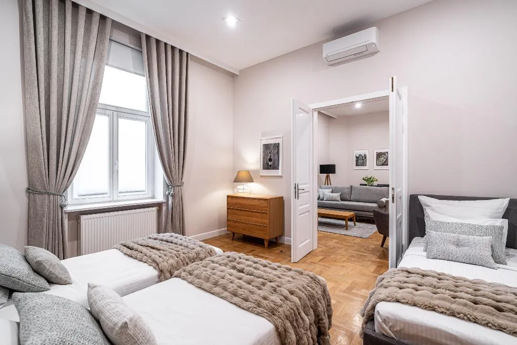 FAMILY ROOM STANDARD Room, Venetian House Market Square Aparthotel, Krakow