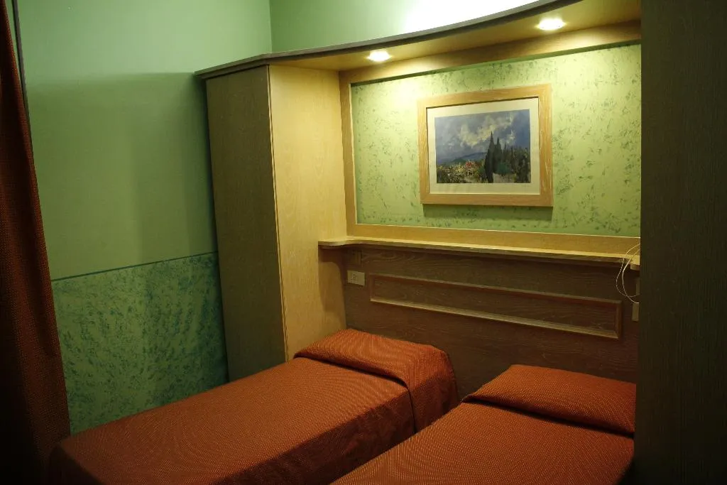 Double or Twin STANDARD Room, Hotel Meridiana, Florence