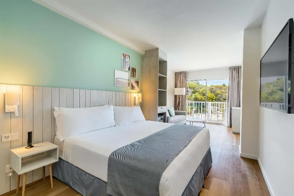 FAMILY ROOM SEA VIEW Room, Barcelo Ponent Beach, Majorca