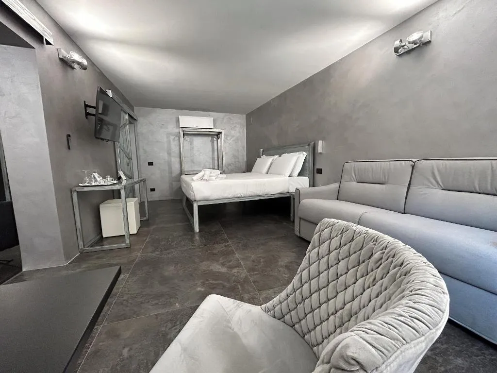 Room, Mama's Home Rome, Rome