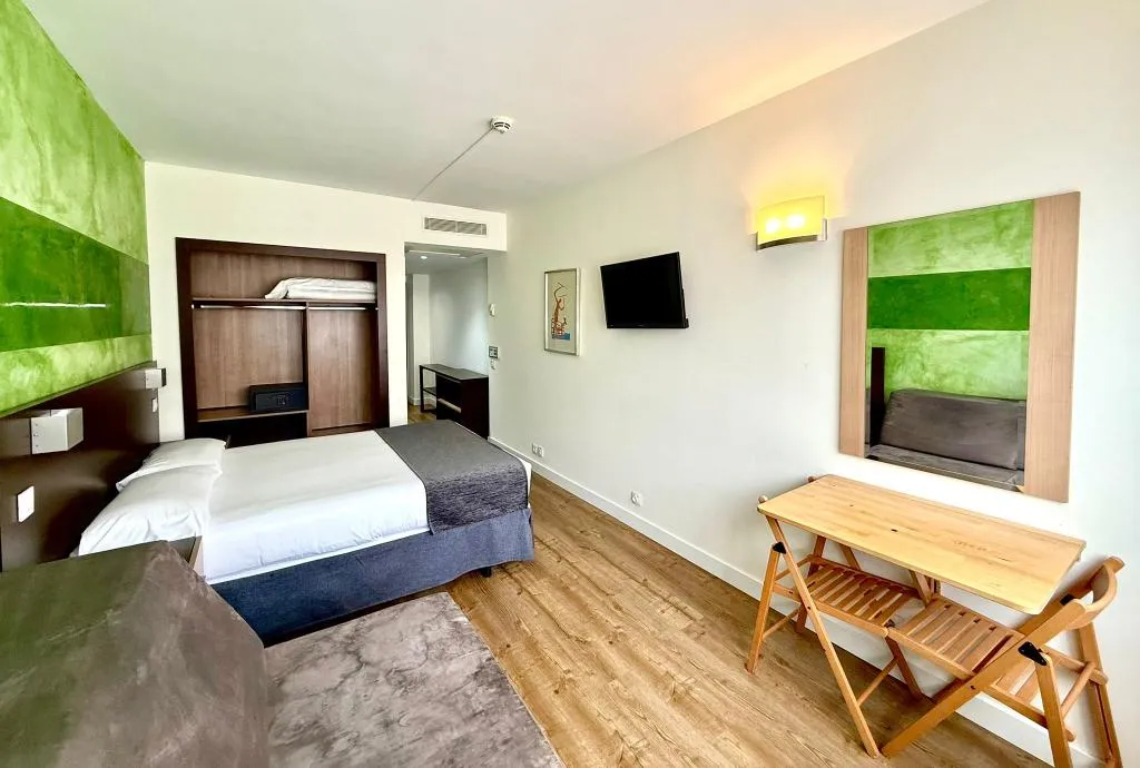 TRIPLE STANDARD Room, Apartamentos Recoletos, Madrid
