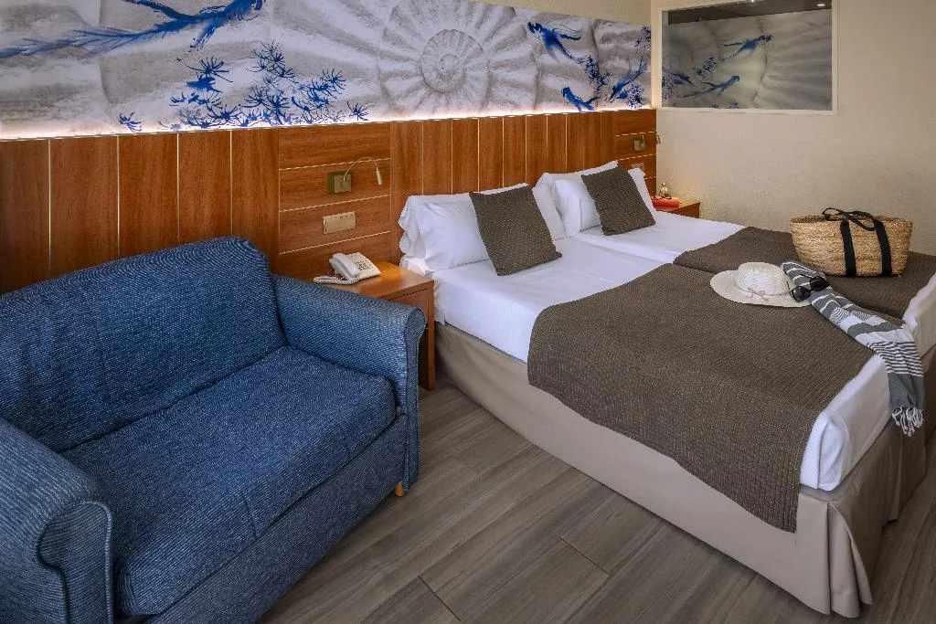 DOUBLE WITH BALCONY Room, GHT Aquarium & Spa, Costa Brava
