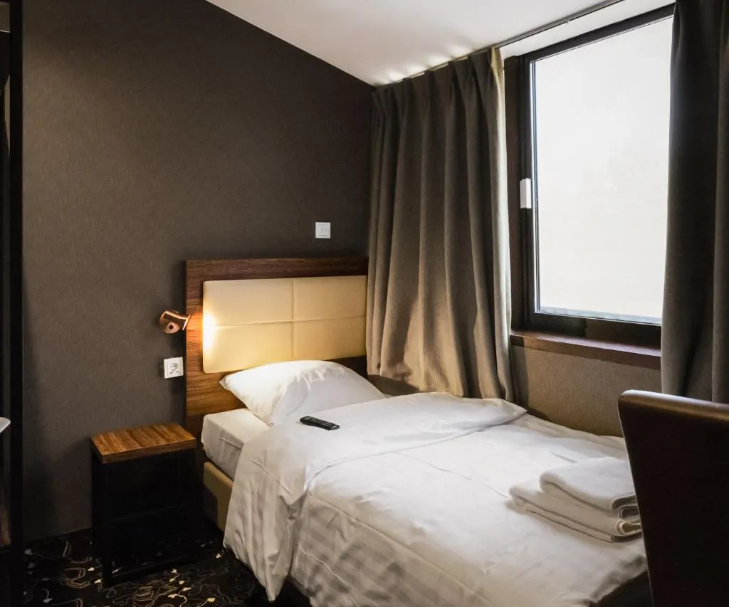 SINGLE BASIC Room, Amsterdam Lake Hotel, Amsterdam