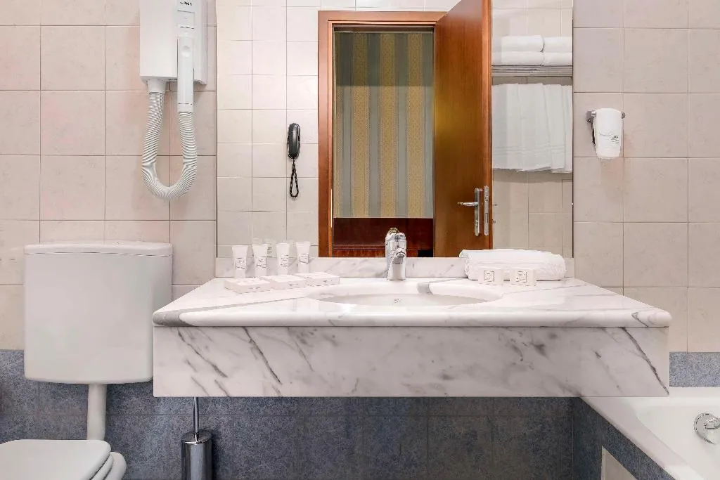 SUITE KING SIZE BED Room, Best Western Cavalieri della Corona, Milan