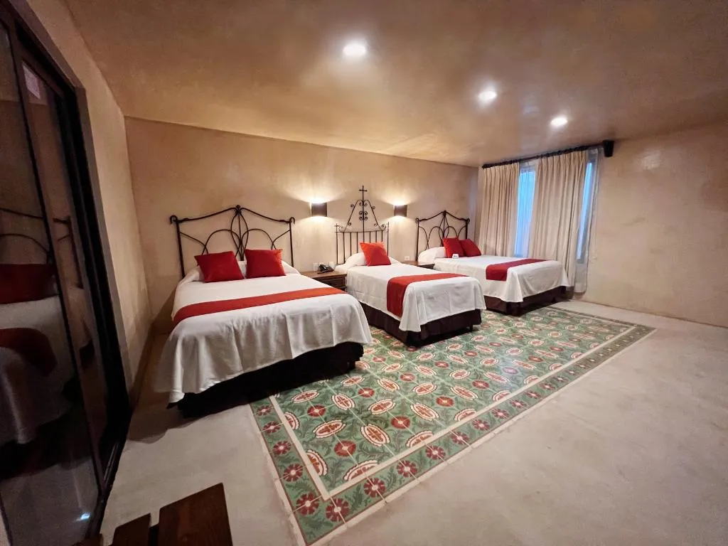 FAMILY ROOM THREE BEDS Room, El Meson del Marques, Cancun Area