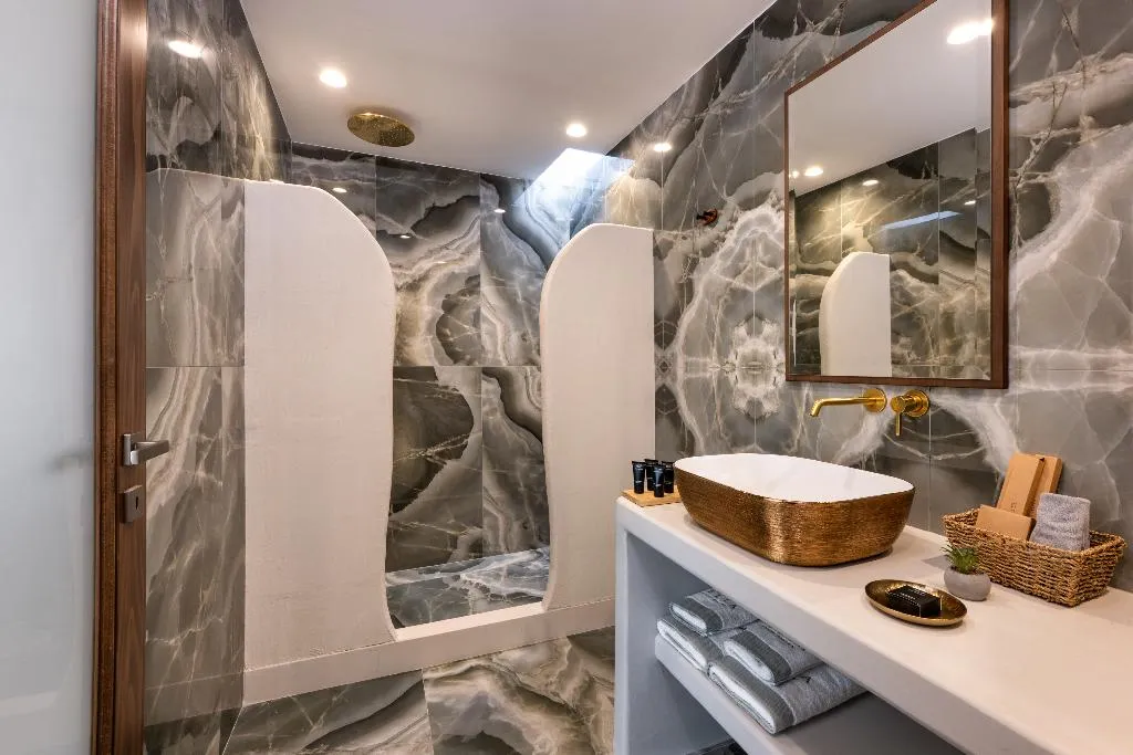 TRIPLE EXECUTIVE Room, Aelia Thalassa, Santorini
