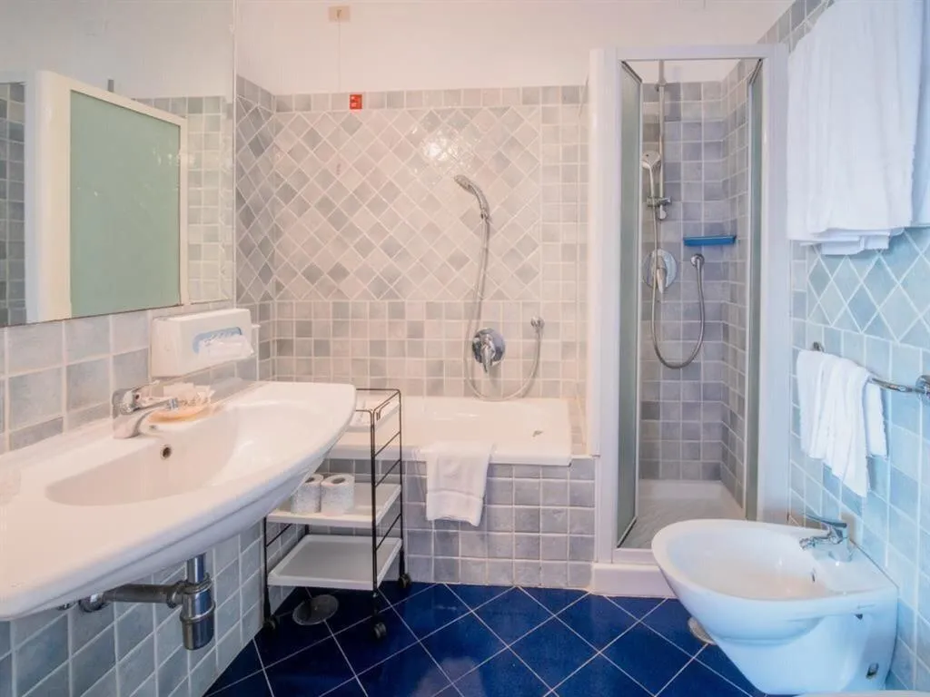 QUADRUPLE KING BED ONE BEDROOM  Room, Hotel Cristina, Naples