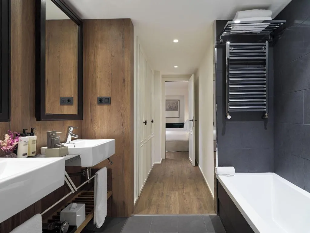 SUITE DELUXE Room, H10 Casanova, Barcelona