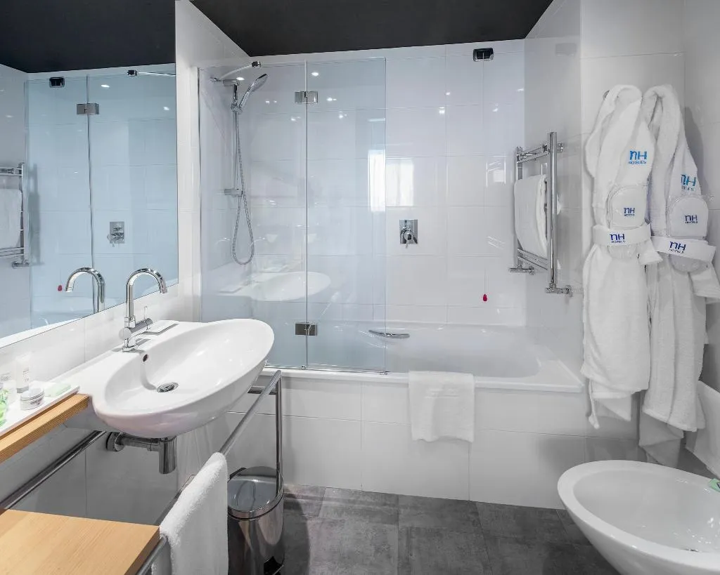 FAMILY ROOM CAPACITY 3 Room, NH Milano Fiera, Milan
