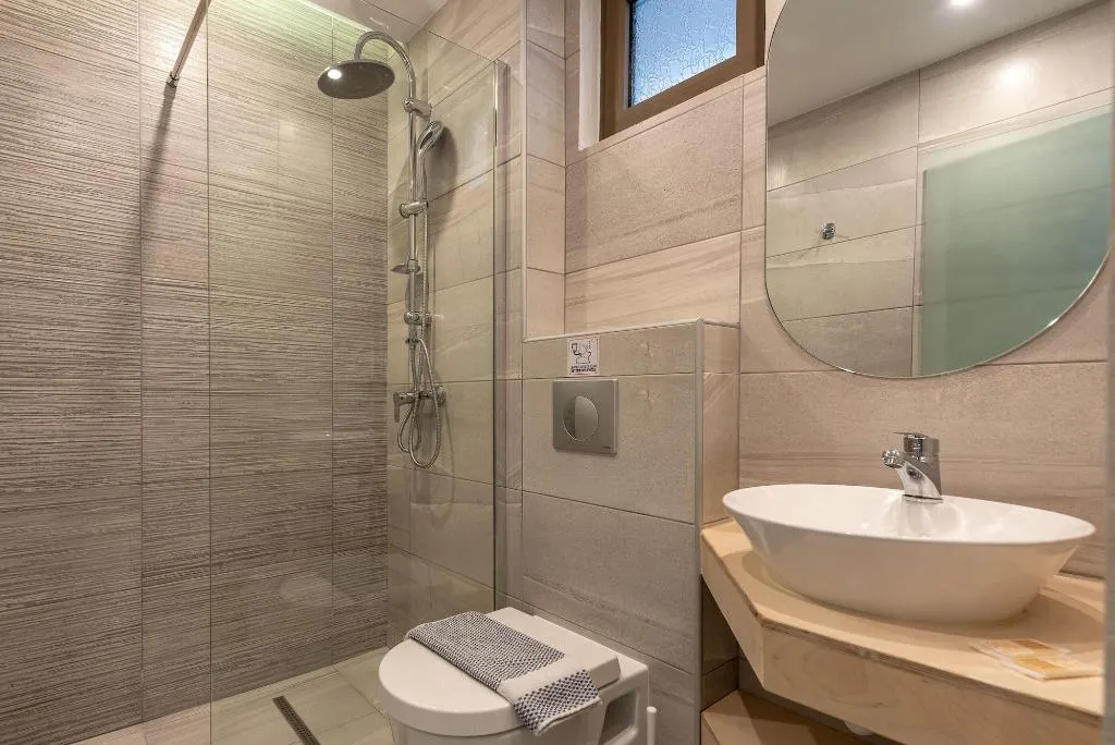 Room, Papillon, Zante