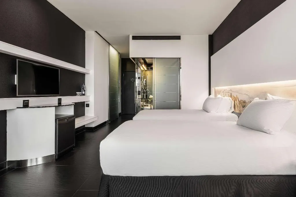 TWIN WITH VIEWS Room, Hilton Madrid Airport, Madrid