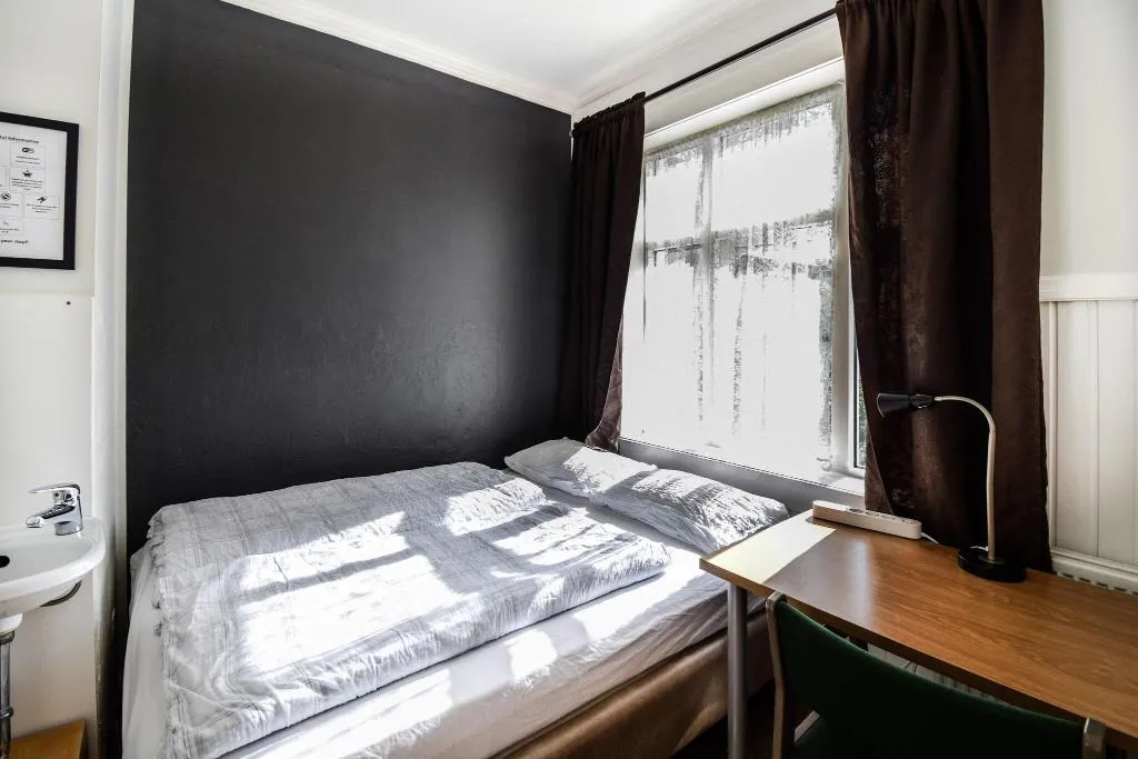 DOUBLE ECONOMY WITH SHARED BATHROOM Room, Aurora Guesthouse, Reykjavik