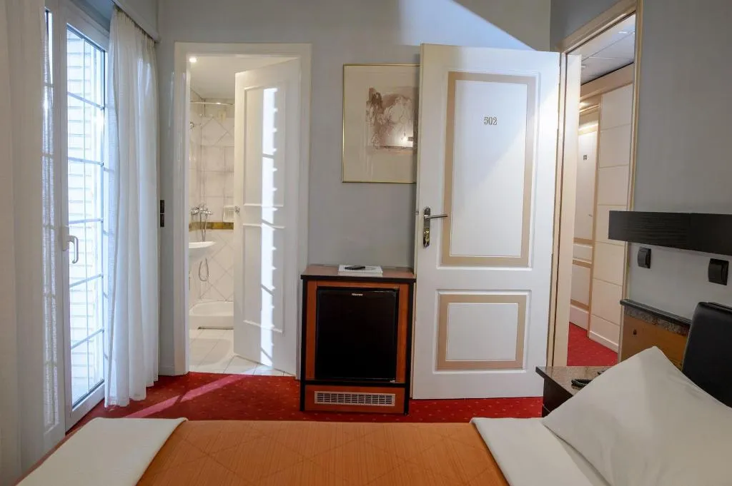 Room, Victory Inn, Athens