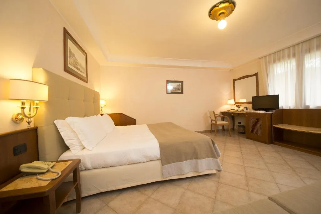 DOUBLE SUPERIOR Room, Montespina Park Hotel, Naples