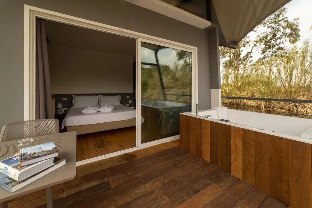 LODGE WITH JACUZZI Room, Nabi Resort Glamping & Spa, Naples